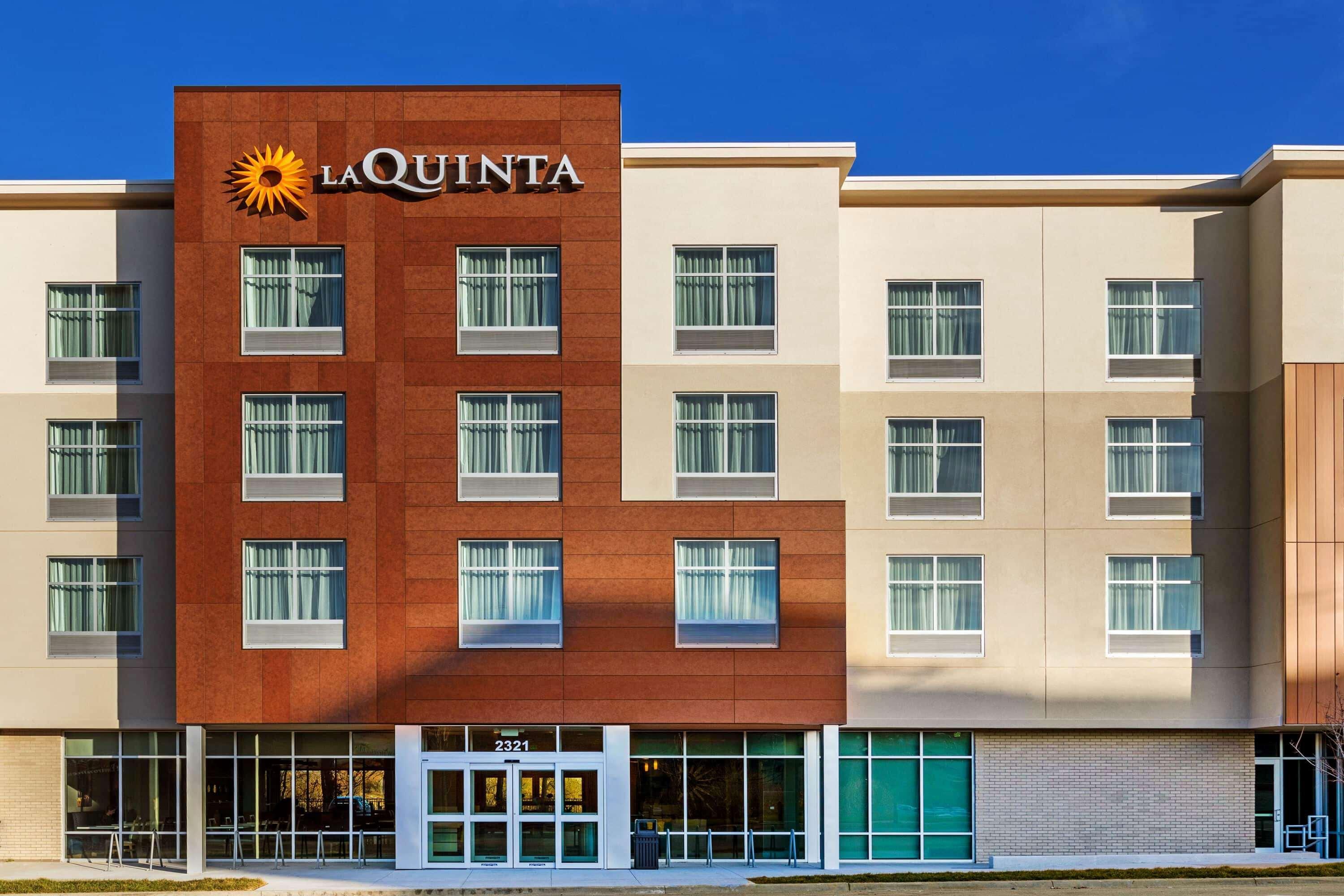 La Quinta Inn & Suites By Wyndham Kansas City Beacon Hill Eksteriør bilde