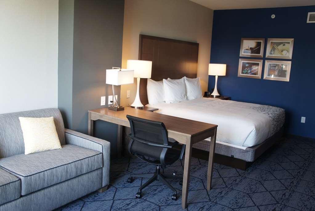La Quinta Inn & Suites By Wyndham Kansas City Beacon Hill Rom bilde