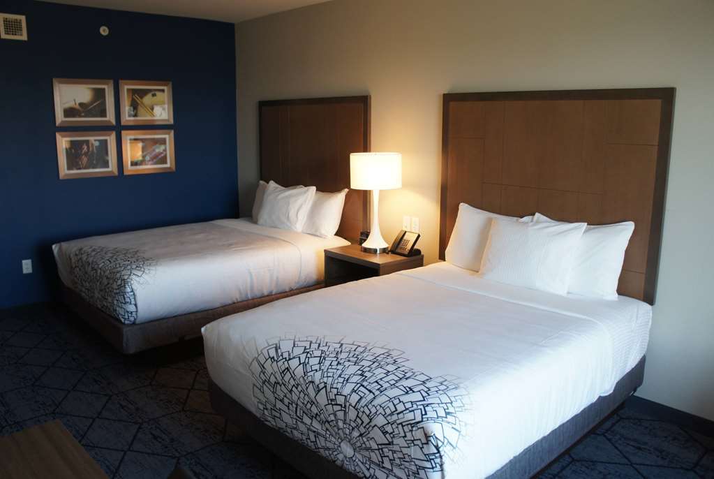 La Quinta Inn & Suites By Wyndham Kansas City Beacon Hill Rom bilde