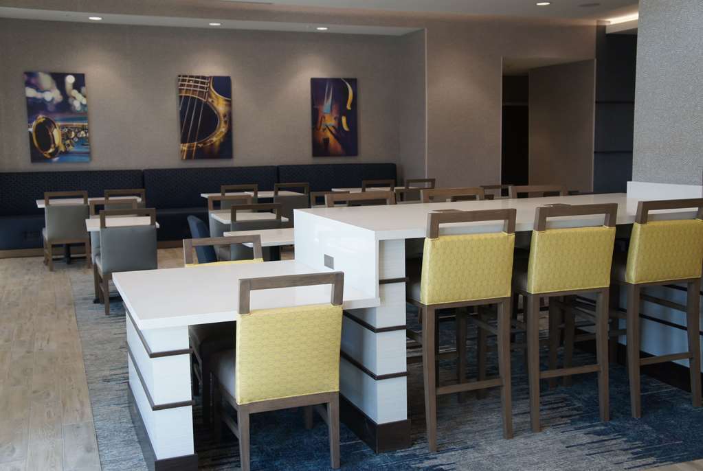 La Quinta Inn & Suites By Wyndham Kansas City Beacon Hill Restaurant bilde